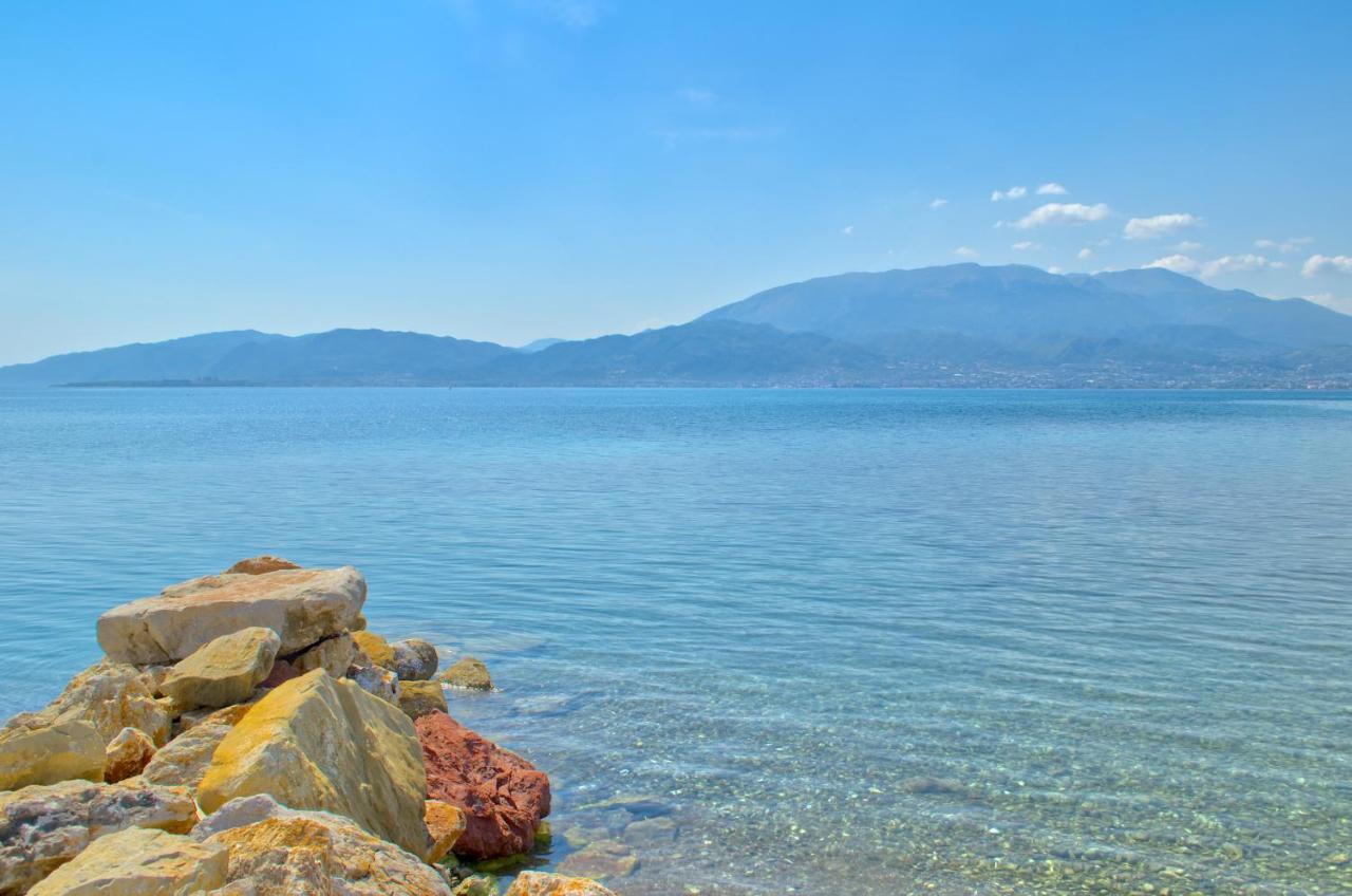 Epipleon Luxury Suites: Seaside Suite with Spacious Terrace Nafpaktos Exterior photo
