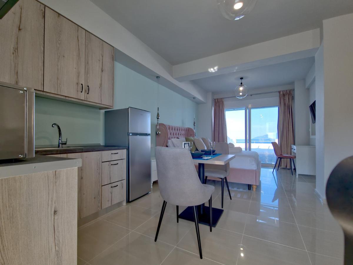 Epipleon Luxury Suites: Seaside Suite with Spacious Terrace Nafpaktos Exterior photo